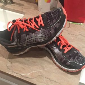 EUC ASICS GEL-KAYANO 22